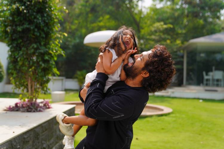 Hearty congratulations & a warm welcome to cutie pie #AlluArha, daughter of Icon Staar @alluarjun