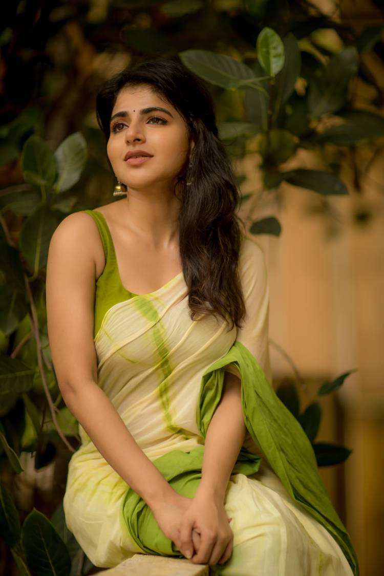 Be it saree or any attire #IswaryaMenon oozes with class & elegance every single time
