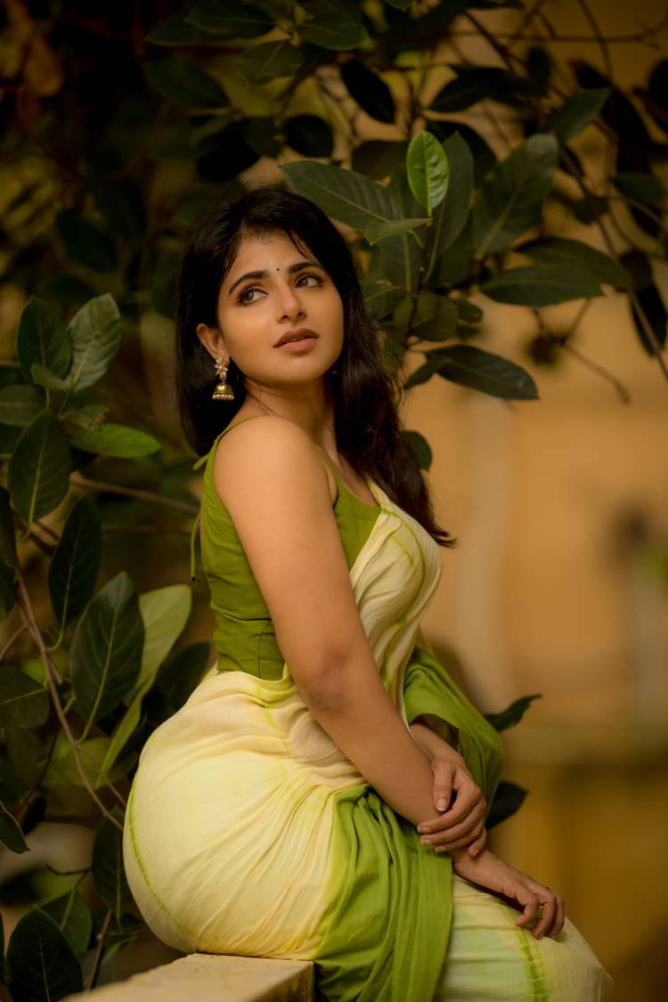 Be it saree or any attire #IswaryaMenon oozes with class & elegance every single time
