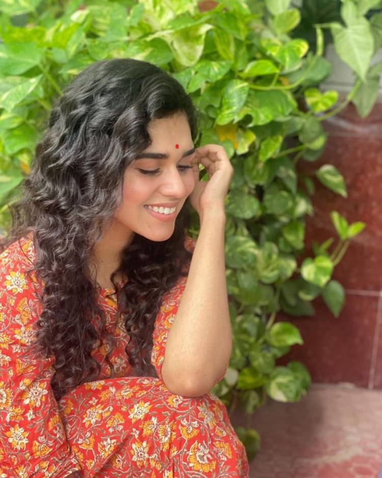 Actress #MeenakshiGovindarajan looks ethereal in the latest photoshoot stills. Here take a look at the pics.