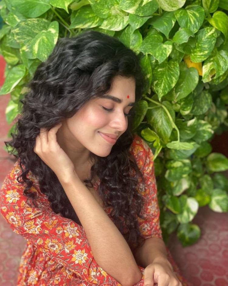 Actress #MeenakshiGovindarajan looks ethereal in the latest photoshoot stills. Here take a look at the pics.