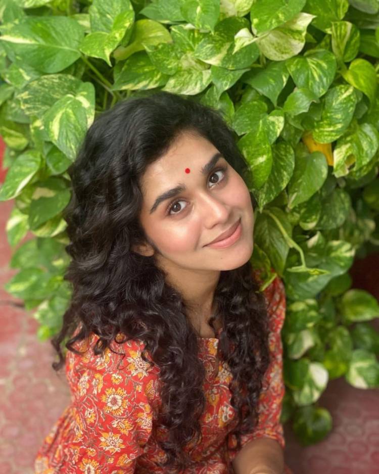 Actress #MeenakshiGovindarajan looks ethereal in the latest photoshoot stills. Here take a look at the pics.