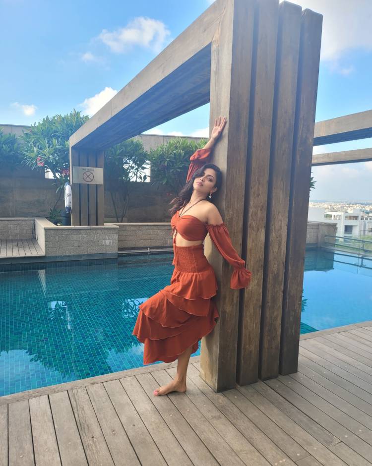 என்னை நானே புதிப்பித்து கொண்டிருக்கிறேன் - அமலாபால் !