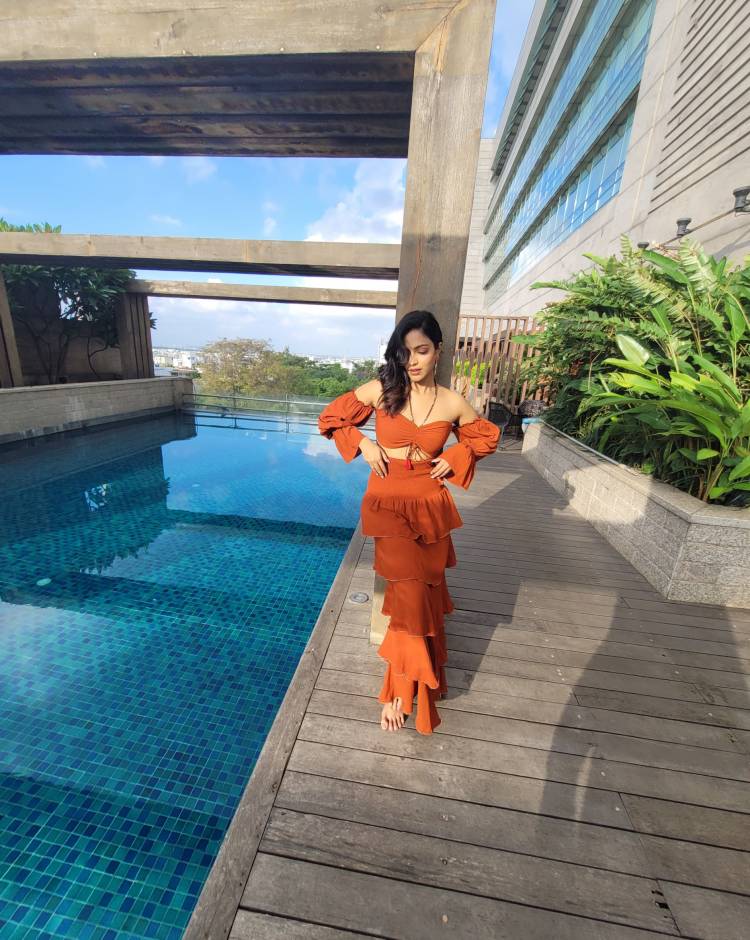 என்னை நானே புதிப்பித்து கொண்டிருக்கிறேன் - அமலாபால் !