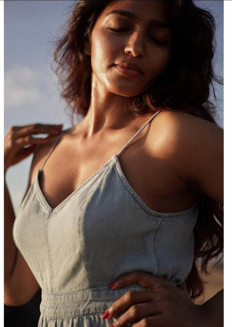 Actress #SaiDhanshika sets the internet ablaze with her latest photoshoot stills. 