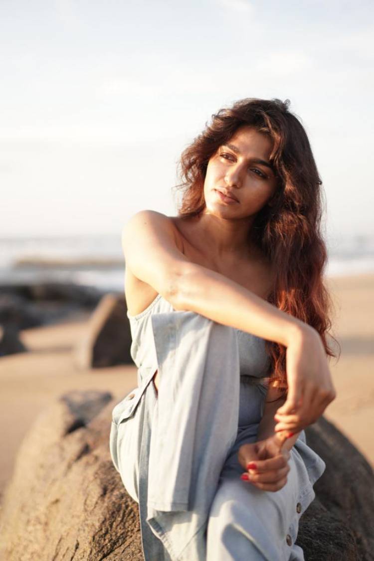Actress #SaiDhanshika sets the internet ablaze with her latest photoshoot stills. 