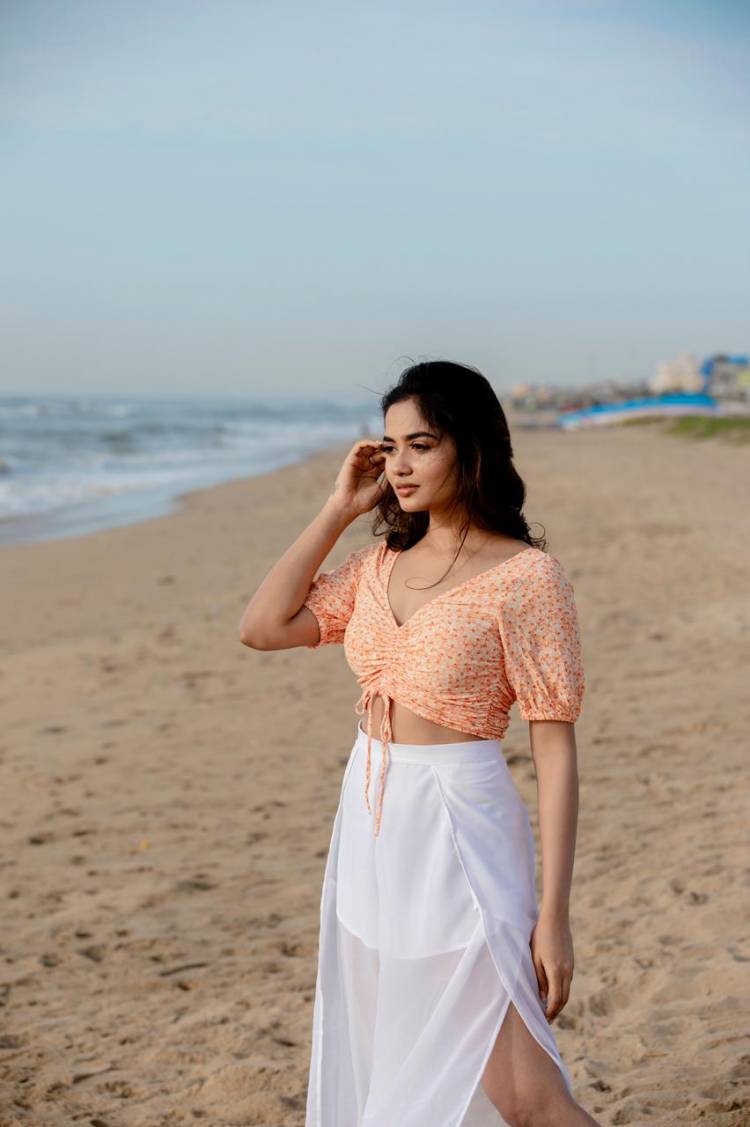 Bright and Beautiful ! Actress @TejuAshwini9 Recent Pics