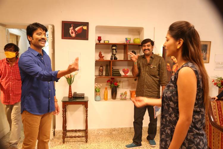 கடமையை சரியாக செய்தால் அதற்கான பலன் தானாக வரும் என்ற கருத்தை மையமாக வைத்து உருவாகியுள்ளது எஸ்.ஜே.சூர்யா - யாஷிகா அனந்த் நடித்துள்ள " கடமையை செய் "