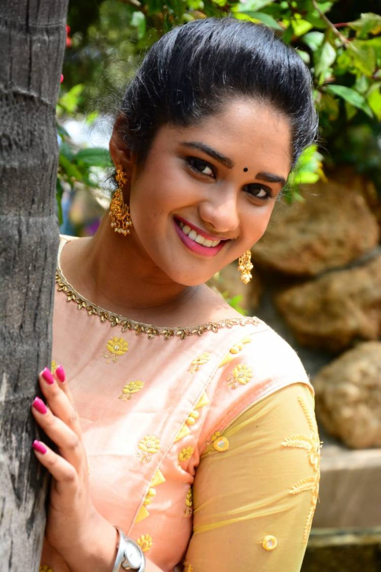 N.M.H இன்டர்நேஷனல் பிக்சர்ஸ் பெருமையுடன் வழங்கும்