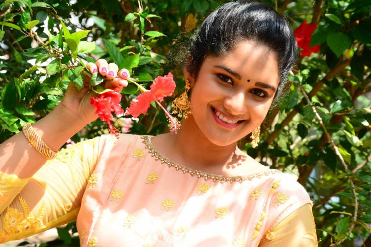 N.M.H இன்டர்நேஷனல் பிக்சர்ஸ் பெருமையுடன் வழங்கும்