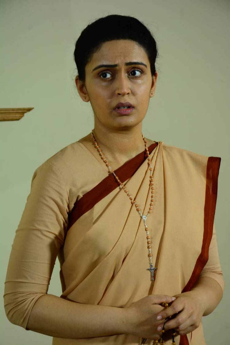 N.M.H இன்டர்நேஷனல் பிக்சர்ஸ் பெருமையுடன் வழங்கும்