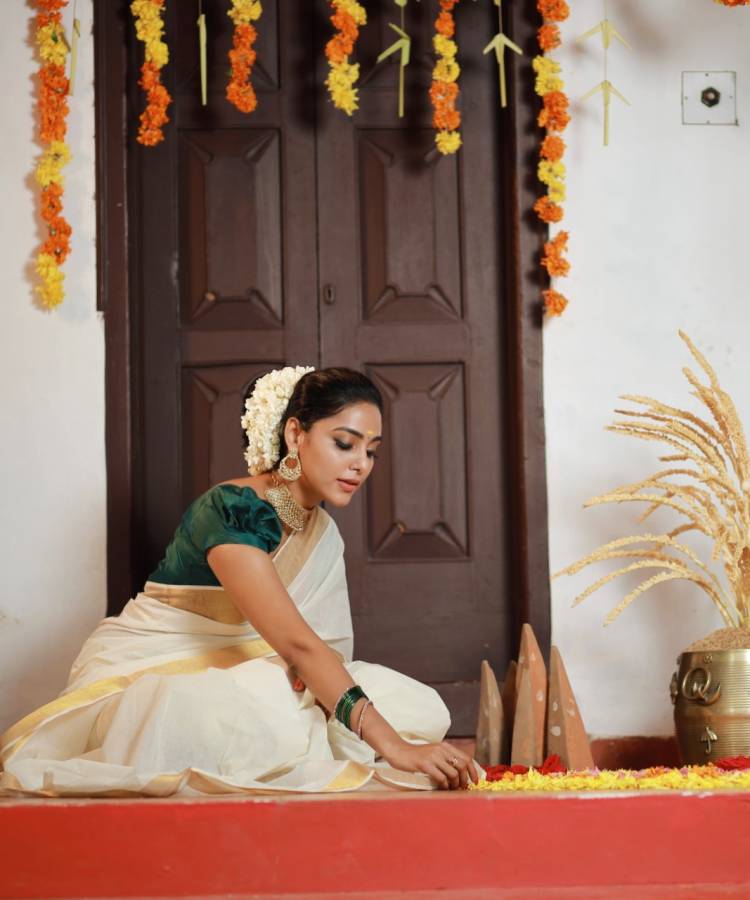 Happy #Onam..!  #Onam2021 special photos from #AradhyaAnn