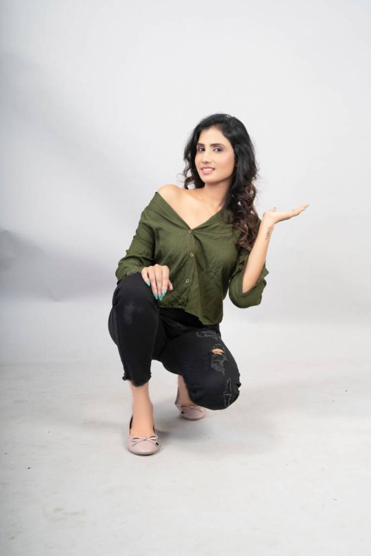 Actress #Preethi of Login fame looks astounding beautiful in the latest photoshoot stills. Here check out her stills..