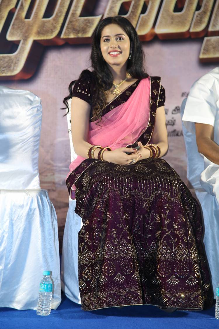 நீண்ட இடைவெளிக்கு பிறகு இசையமைப்பாளர் சிற்பி & பழனி பாரதி இணையும் புதிய படம் முடக்கறுத்தான் . தற்போது  K .வீரபாபு 'முடக்கறுத்தான் ' எனும் புதிய படத்தை இயக்கி நடிக்கிறார் .