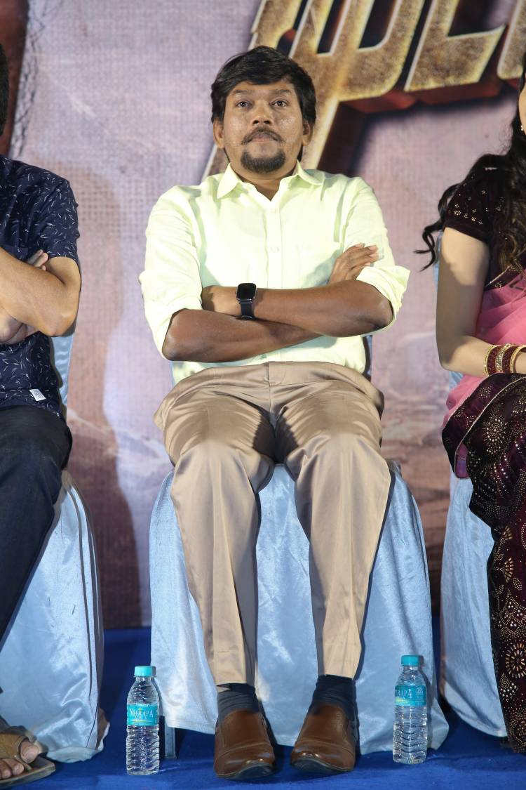 நீண்ட இடைவெளிக்கு பிறகு இசையமைப்பாளர் சிற்பி & பழனி பாரதி இணையும் புதிய படம் முடக்கறுத்தான் . தற்போது  K .வீரபாபு 'முடக்கறுத்தான் ' எனும் புதிய படத்தை இயக்கி நடிக்கிறார் .