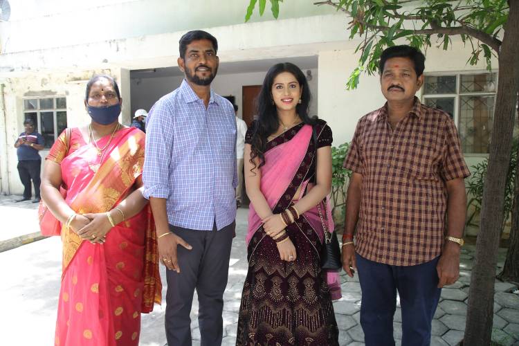நீண்ட இடைவெளிக்கு பிறகு இசையமைப்பாளர் சிற்பி & பழனி பாரதி இணையும் புதிய படம் முடக்கறுத்தான் . தற்போது  K .வீரபாபு 'முடக்கறுத்தான் ' எனும் புதிய படத்தை இயக்கி நடிக்கிறார் .