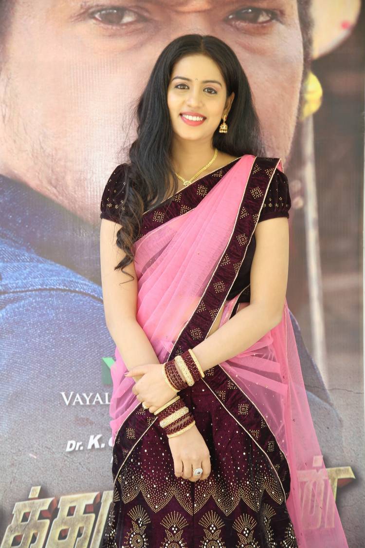 நீண்ட இடைவெளிக்கு பிறகு இசையமைப்பாளர் சிற்பி & பழனி பாரதி இணையும் புதிய படம் முடக்கறுத்தான் . தற்போது  K .வீரபாபு 'முடக்கறுத்தான் ' எனும் புதிய படத்தை இயக்கி நடிக்கிறார் .