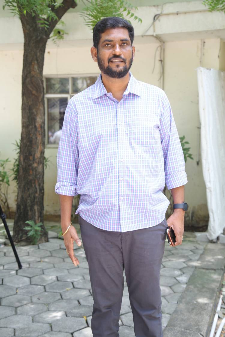 நீண்ட இடைவெளிக்கு பிறகு இசையமைப்பாளர் சிற்பி & பழனி பாரதி இணையும் புதிய படம் முடக்கறுத்தான் . தற்போது  K .வீரபாபு 'முடக்கறுத்தான் ' எனும் புதிய படத்தை இயக்கி நடிக்கிறார் .