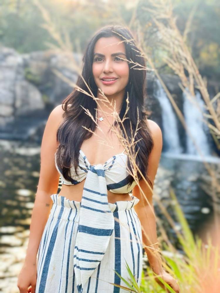 Happy Birthday Charming Beauty Actress @PriyaAnand 