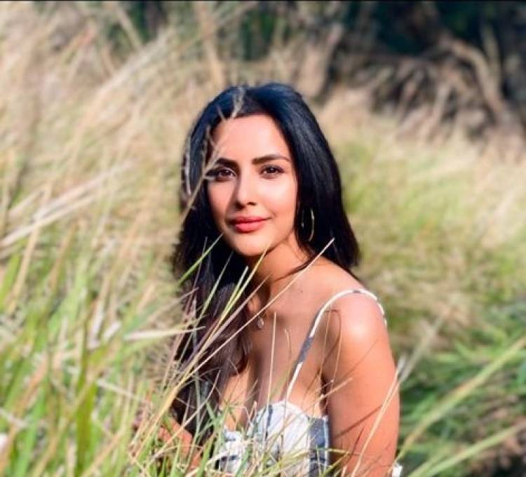 Happy Birthday Charming Beauty Actress @PriyaAnand 
