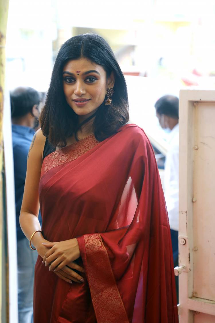 யோகி பாபு, ஓவியா நடிக்கும் 'கான்ட்ராக்டர் நேசமணி' படப்பிடிப்பு துவக்கம்