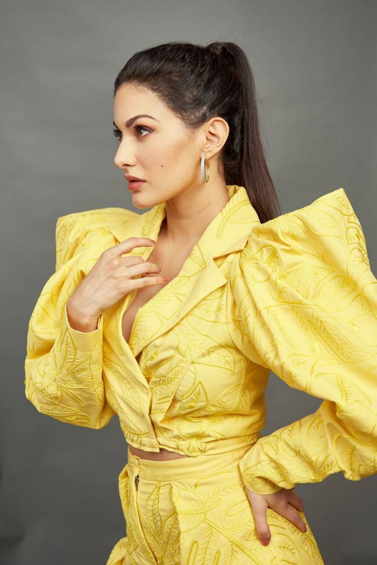 Prabhudeva and director of Bagheera, Adhik Ravichandran are all praises for the talented actor, Amyra Dastur !