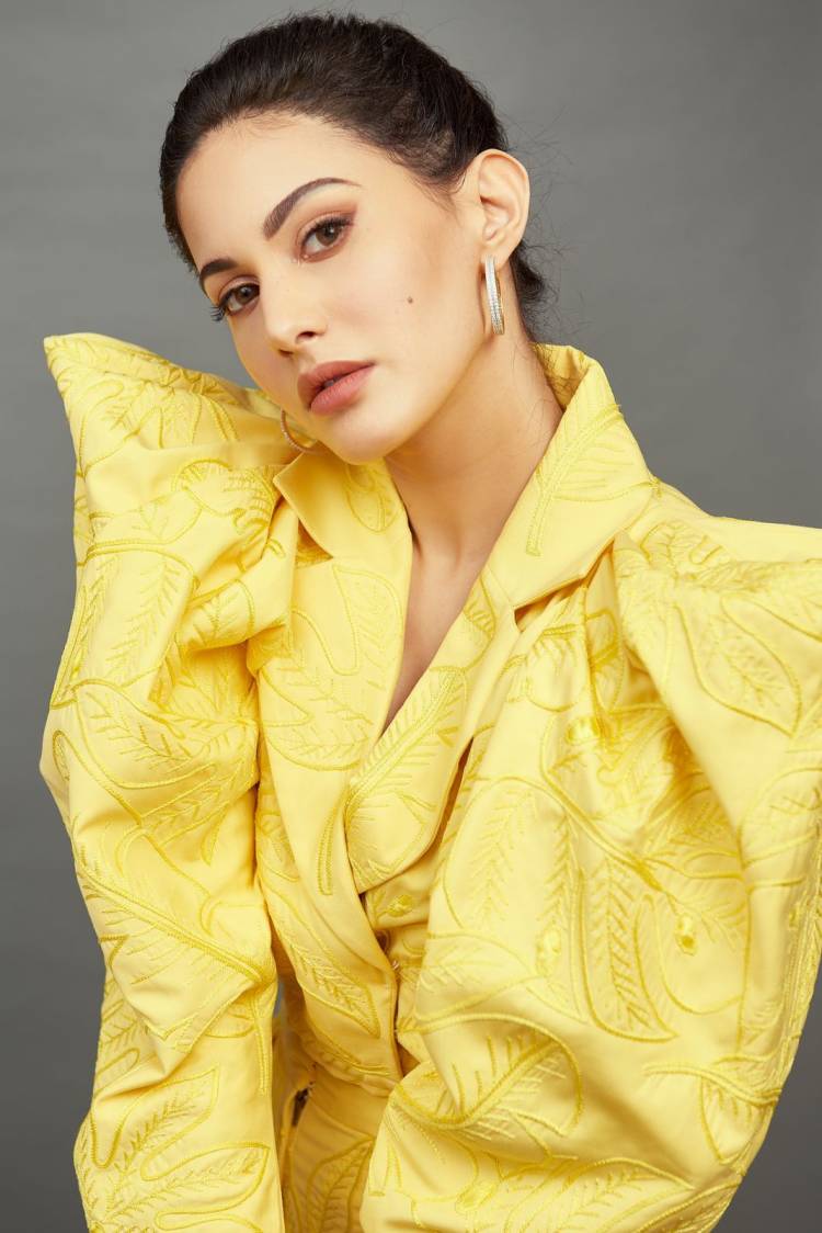 Prabhudeva and director of Bagheera, Adhik Ravichandran are all praises for the talented actor, Amyra Dastur !