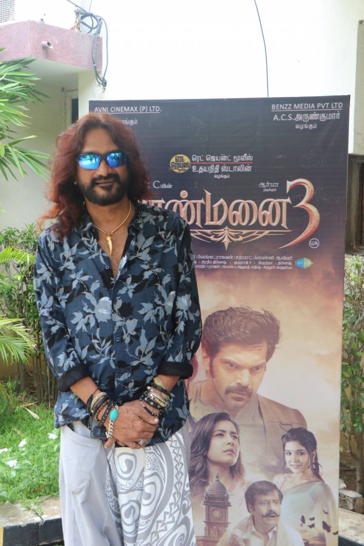 சுந்தர் சி இயக்கத்தில் ஆர்யா, ராஷிக்கண்ணா நடிப்பில் அரண்மனை 3  திரைப்படம்  உருவாக்கப்பட்டு ரிலீஸுக்கு தயாராகி உள்ளது.