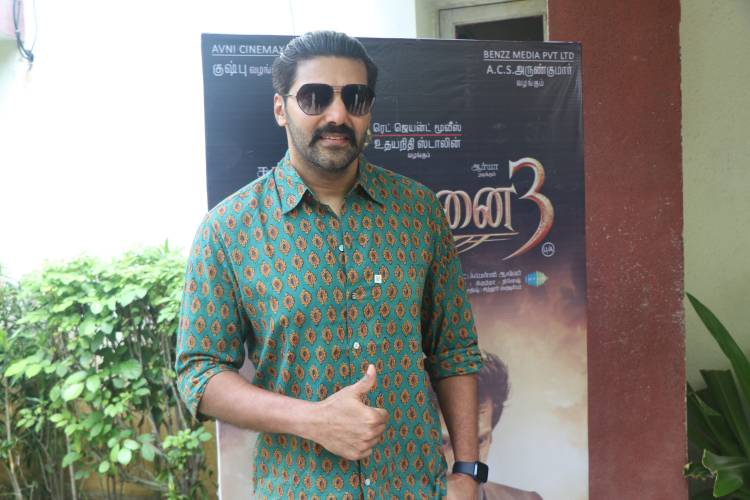 சுந்தர் சி இயக்கத்தில் ஆர்யா, ராஷிக்கண்ணா நடிப்பில் அரண்மனை 3  திரைப்படம்  உருவாக்கப்பட்டு ரிலீஸுக்கு தயாராகி உள்ளது.