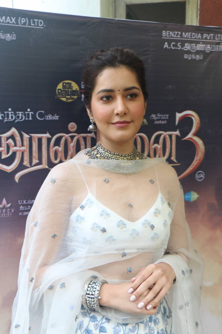 சுந்தர் சி இயக்கத்தில் ஆர்யா, ராஷிக்கண்ணா நடிப்பில் அரண்மனை 3  திரைப்படம்  உருவாக்கப்பட்டு ரிலீஸுக்கு தயாராகி உள்ளது.