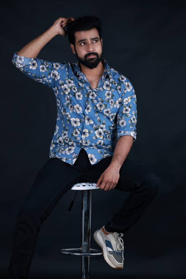'கிரிமினல்' படத்தின் பர்ஸ்ட் லுக் போஸ்டரை ரிலீஸ் செய்த விஜய் சேதுபதி