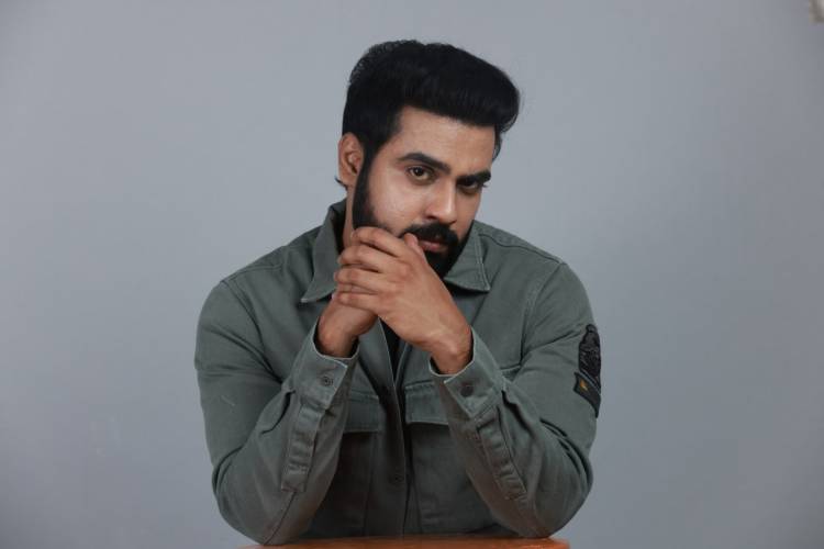 'கிரிமினல்' படத்தின் பர்ஸ்ட் லுக் போஸ்டரை ரிலீஸ் செய்த விஜய் சேதுபதி