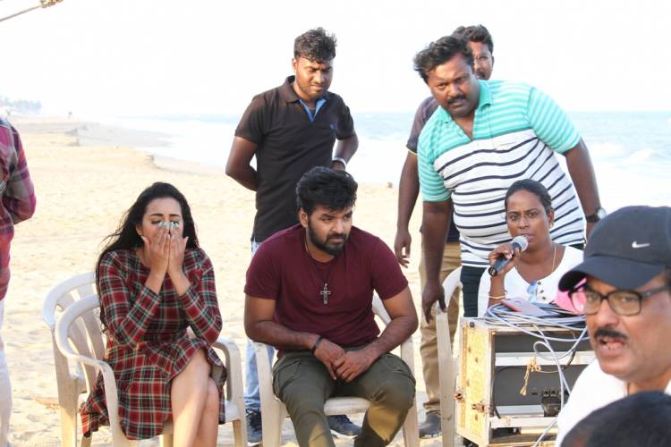 அமெரிக்க ரோபோட்ஸ்களுடன் சண்டை போடும் நடிகர் ‘ஜெய்’