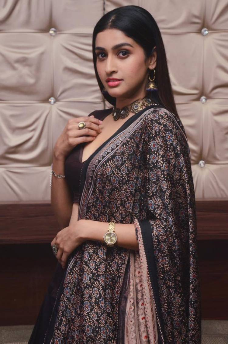 Beauty in Brown! Actress #TanyaRavichandran New Pics