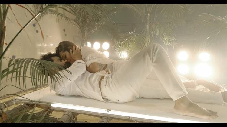 நடிகர் மஹத் ராகவேந்திரா நடிப்பில், இயக்குநர்  ஆண்ட்ரூ பாண்டியன் இயக்கத்தில்,   “ONSKY Technology PVT. LTD”  நிறுவனம் சார்பில்  தயாரிப்பாளர் திரு.முத்து சம்பந்தம் வழங்கும் திரைப்படம் "2030" !