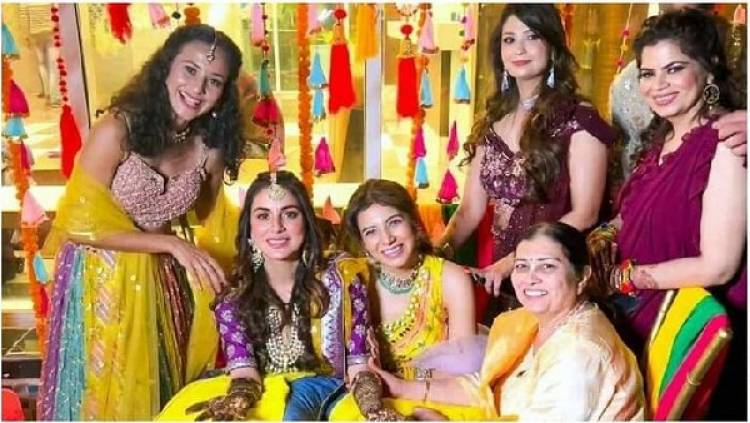 Kundali Bhagya actress Shraddha Arya shines in yellow at her haldi ceremony; see her fun photos with her girlfriends