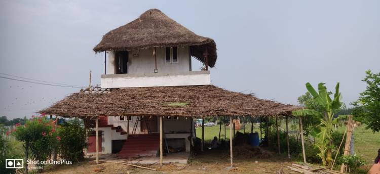 மழையால் சரிந்த பிரமாண்ட செட்! - நூலிழையில் உயிர் தப்பிய படக்குழு