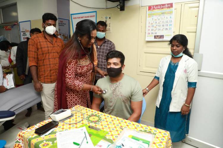 ரசிகர்களுடன் இணைந்து இரத்த தானம் செய்த நடிகர் அருண்விஜய் ! 