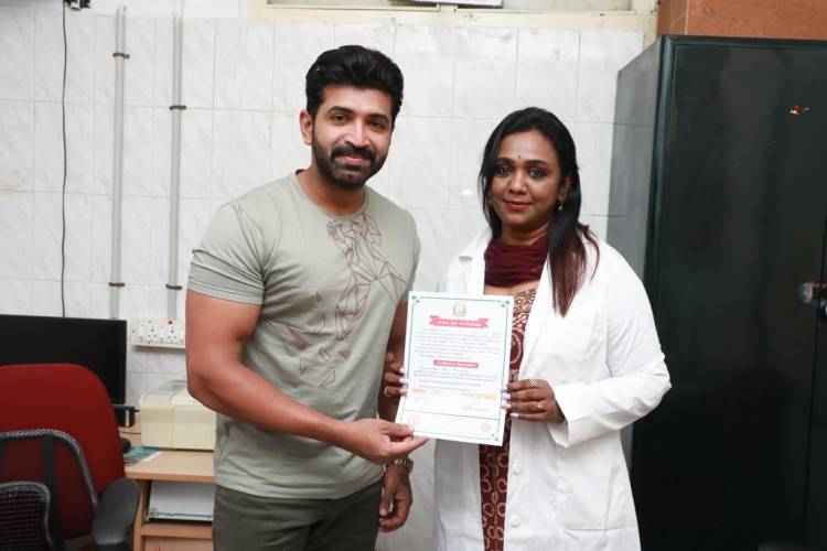 ரசிகர்களுடன் இணைந்து இரத்த தானம் செய்த நடிகர் அருண்விஜய் ! 