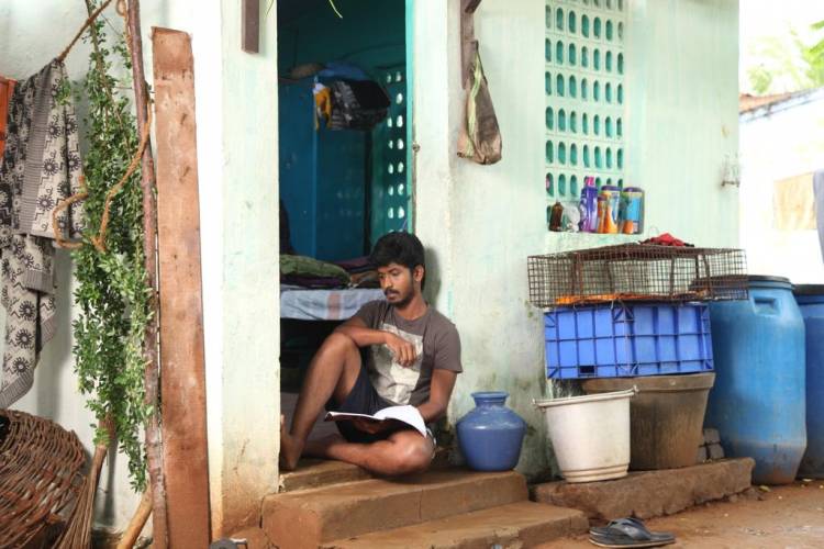 மனதை உலுக்கும் பாடல்! மீண்டும் கிராமிய பாடகர் அறிமுகம்.  “எங்கிருந்தோ கத்துதம்மா செங்குருவி.. “ “ஐஸ்வர்யா முருகன்”  திரைப்படத்தின் மூன்றாவது பாடல் வெளியீடு  ! 