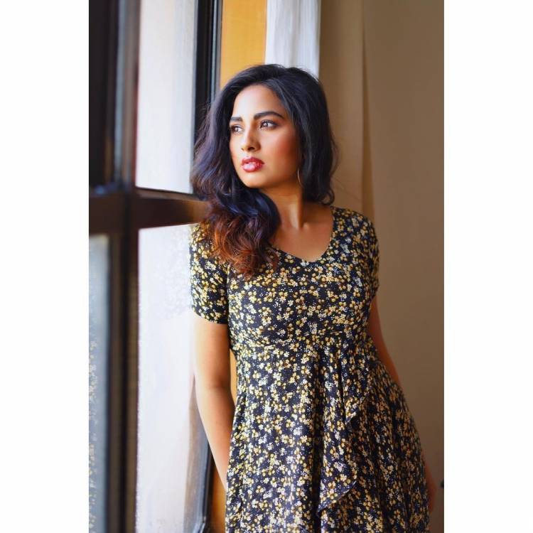 Actress #srushtidange looks ravishingly beautiful in the beautiful dress she wore for her recent photoshoot.