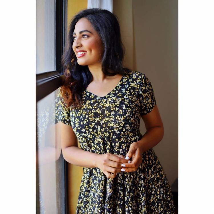 Actress #srushtidange looks ravishingly beautiful in the beautiful dress she wore for her recent photoshoot.