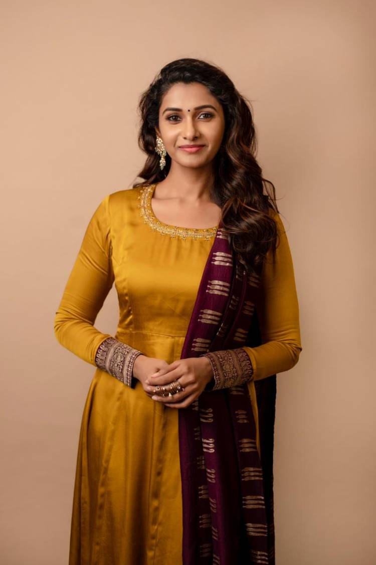 Actress #PriyaBhavaniShankar looks breathtakingly beautiful in this glorious outfit!