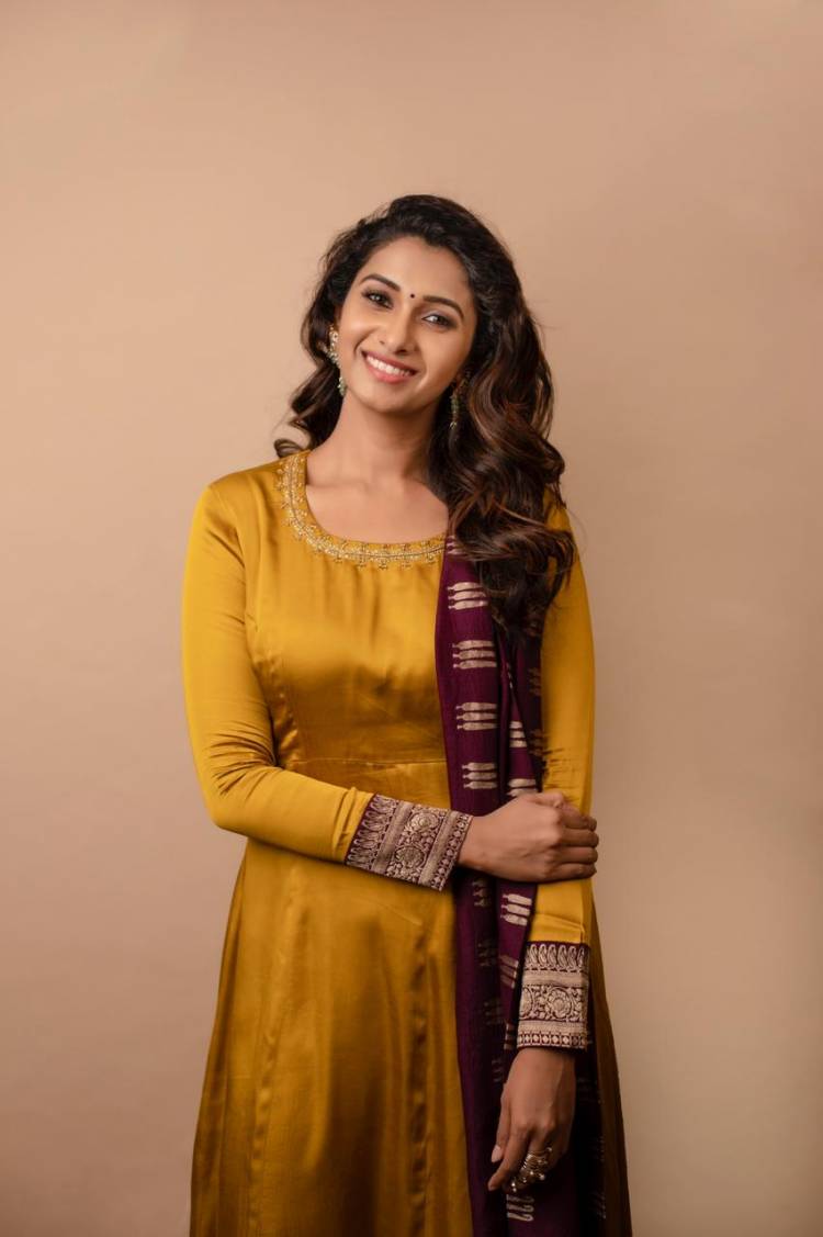 Actress #PriyaBhavaniShankar looks breathtakingly beautiful in this glorious outfit!