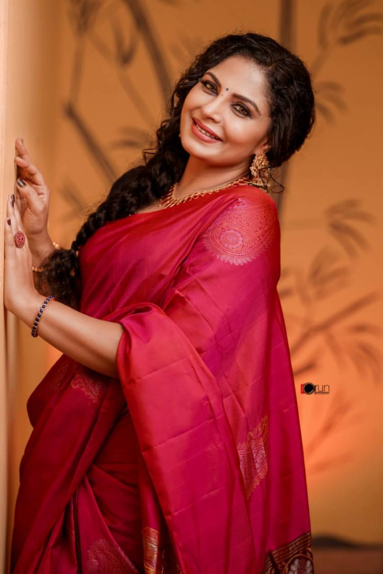 கோலிவுட்டின் அழகான அம்மாவாக வலம் வருகிறார் - நடிகை ஆஷா சரத் ! 