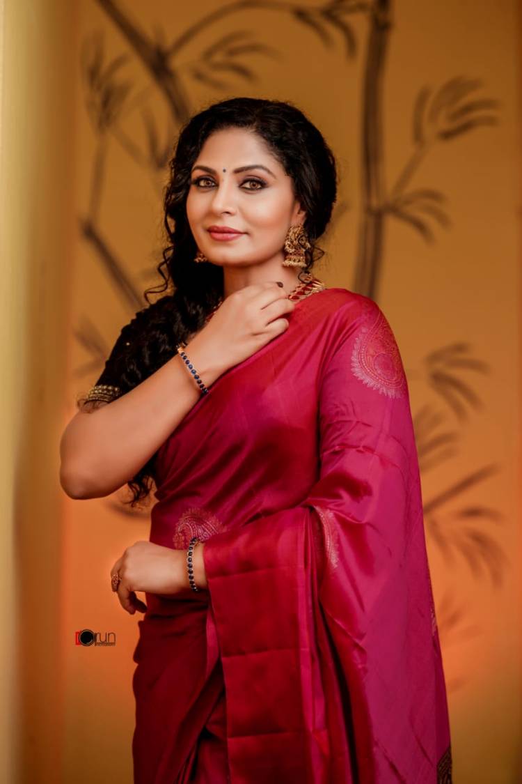 கோலிவுட்டின் அழகான அம்மாவாக வலம் வருகிறார் - நடிகை ஆஷா சரத் ! 
