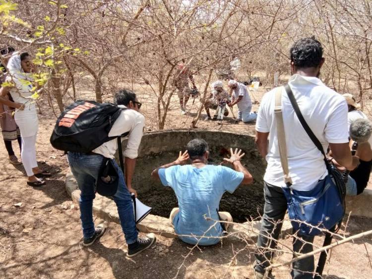 ஸ்கை magic  பட நிறுவனம் சார்பில் காயத்ரி ரஞ்சித் மற்றும் பாக்ய லட்சுமி டாக்கீஸ் நிறுவனம் சார்பில் பாக்ய லட்சுமி வெங்கடேஷ் ஆகியோர்  இணைந்து  தயாரித்துள்ள படம் " சினம் கொள் " 