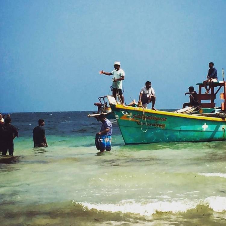 ஸ்கை magic  பட நிறுவனம் சார்பில் காயத்ரி ரஞ்சித் மற்றும் பாக்ய லட்சுமி டாக்கீஸ் நிறுவனம் சார்பில் பாக்ய லட்சுமி வெங்கடேஷ் ஆகியோர்  இணைந்து  தயாரித்துள்ள படம் " சினம் கொள் " 