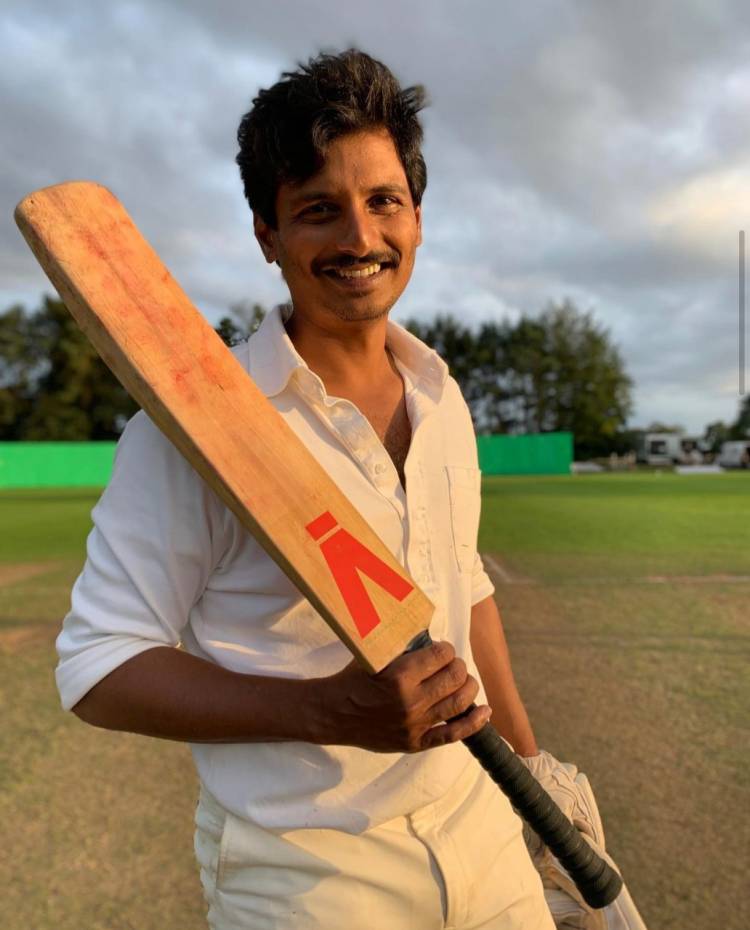 நடிகர் ஜீவா இந்திய சினிமாவின் நாயகன் ஆனார். கிரிக்கெட்டில் முதல் உலக கோப்பையெய்  வாங்கிய கபில்தேவ் பற்றிய #83 படத்தில் நடித்ததின் மூலம் இந்தியா முழுக்க  கொண்டாடப்படுகிறார்.