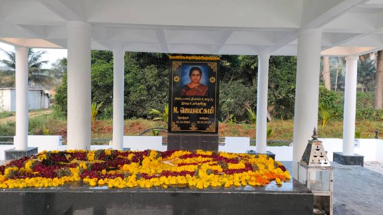 தாய்க்கு மணிமண்டபம் கட்டிய திரைப்பட தயாரிப்பாளர் தாய் சரவணன் ! 